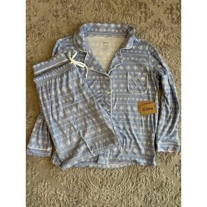 NWT Women’s Born 2pc Long Sleeve Notch Pajama Set Blue Snowflakes Sz. Large